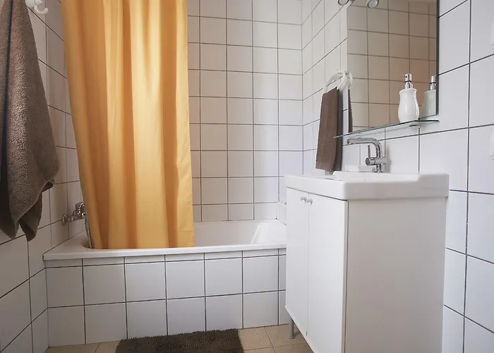 Apartamento Con Ascensor En Primera Linea *