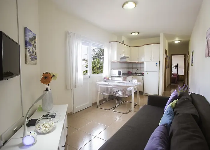 Apartamento Con Ascensor En Primera Linea