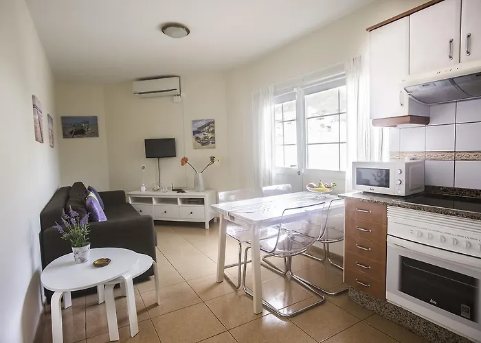 Apartamento Con Ascensor En Primera Linea *